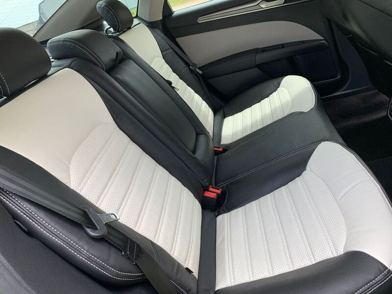 Sedan cover seats
